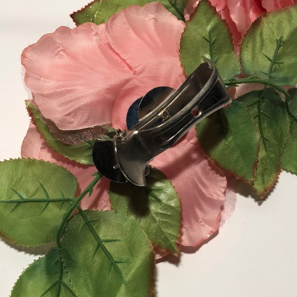 Flower Clip Curtain Tieback - Picture 3 of 6